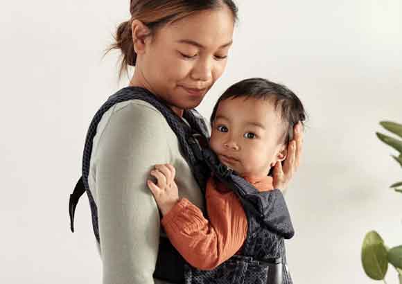 How to adjust the head support on Baby Carrier One Air