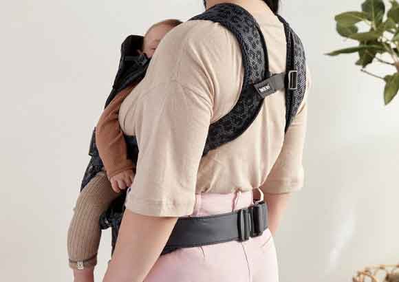 How to buckle and adjust the waist belt on Baby Carrier One Air