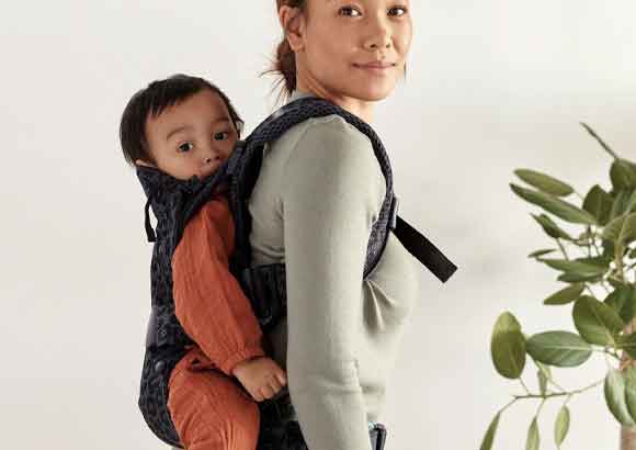 How to place your child on your back in Baby Carrier One Air